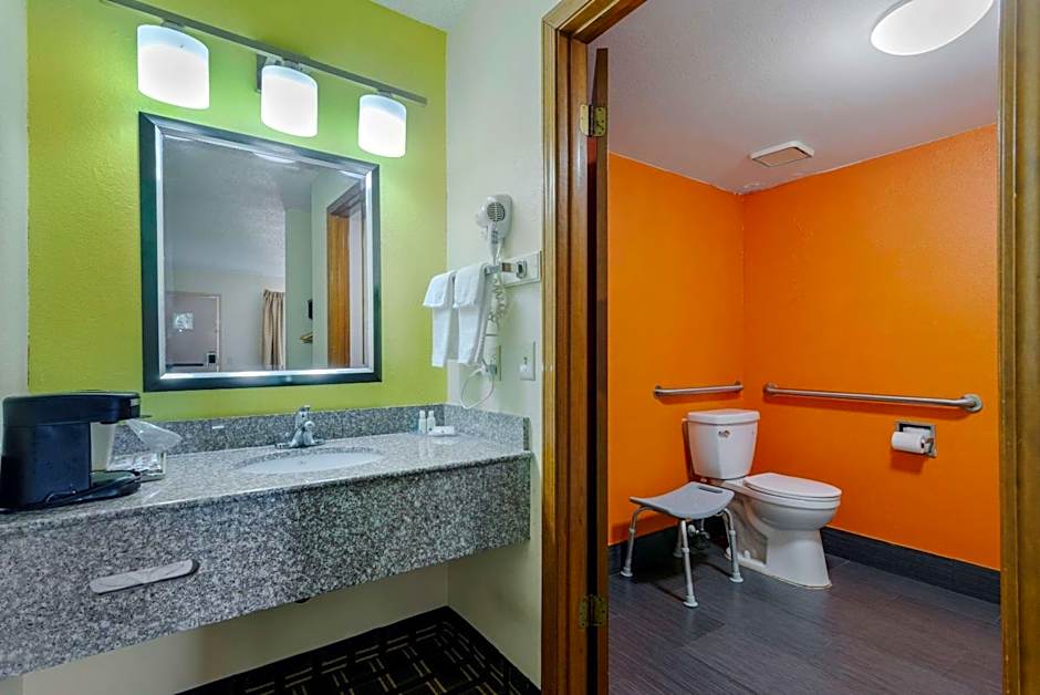 Quality Inn Acworth North