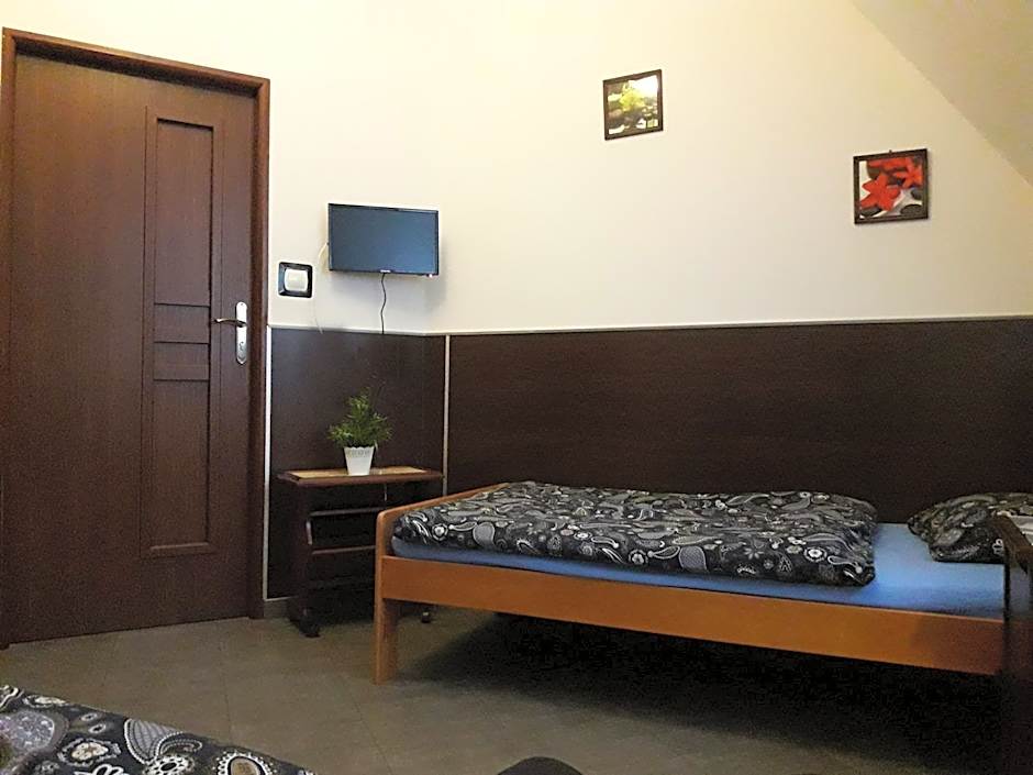 Pokoje Gościnne z łazienkami przy Wrocławiu, darmowy parking