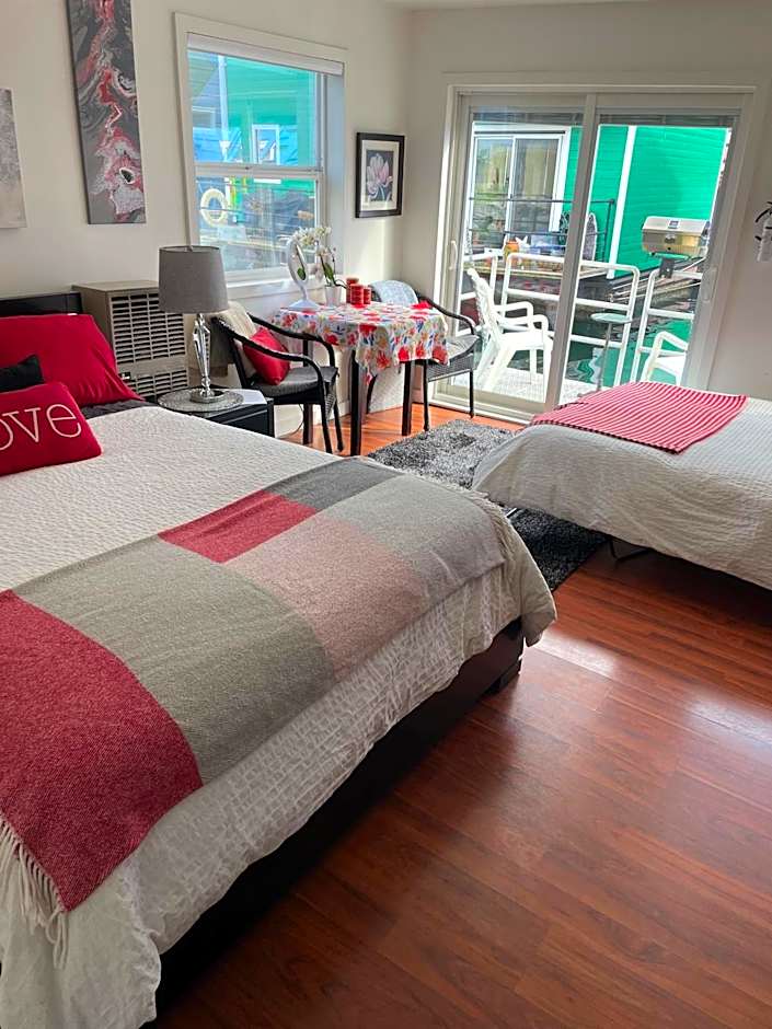 A Float Home B&B in Fisherman’s Wharf