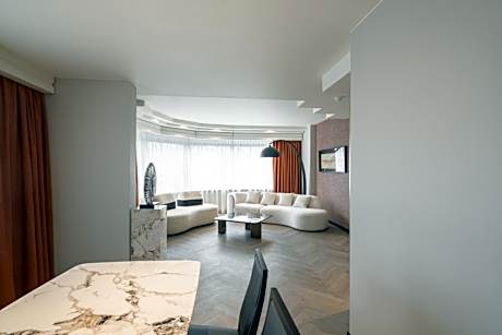 Deluxe Suite City View