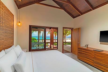 Studio Suite, 1 King Bed, Non Smoking, Oceanfront (1 King Bed)