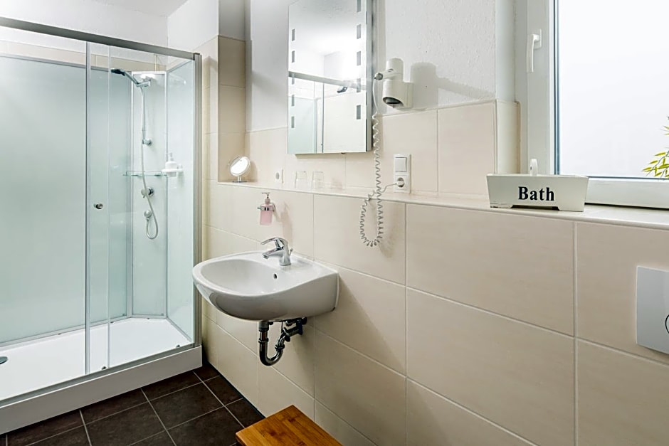 Schäfers Hotel, Self-Check-in, Cafe und Bäcker am Hotel
