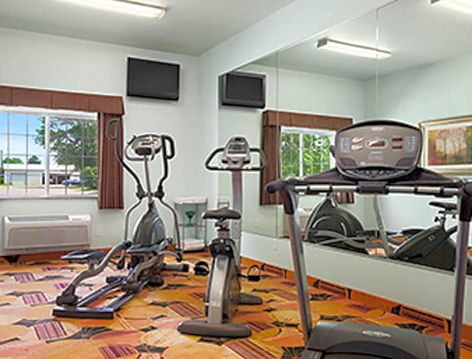 Days Inn & Suites by Wyndham Columbus NE