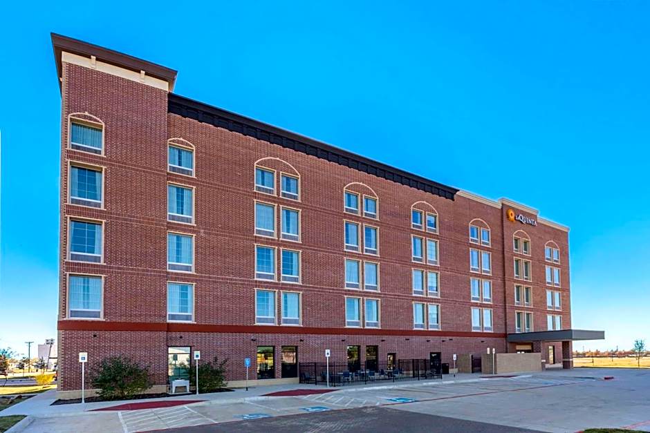  La Quinta Inn & Suites by Wyndham Dallas - Frisco Stadium