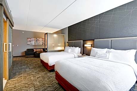 Suite, Multiple Beds (Mobility Accessible, Tub) (2 Queen Beds and 1 Double Sofa Bed)