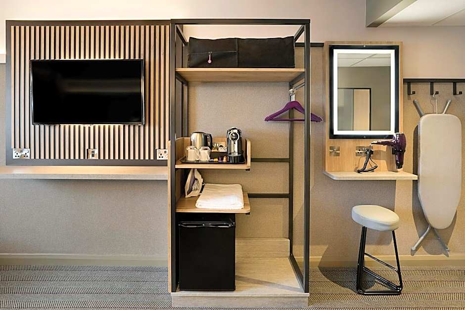 Premier Inn London Heathrow Airport T2 & T3 - Bath Road