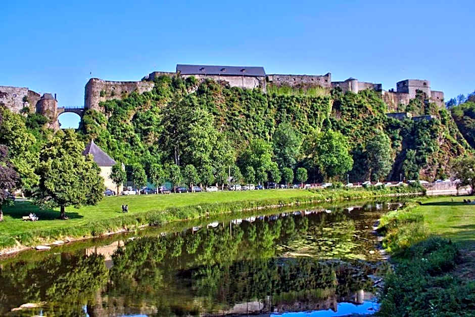MAISON de VACANCES Bouillon 30 personnes