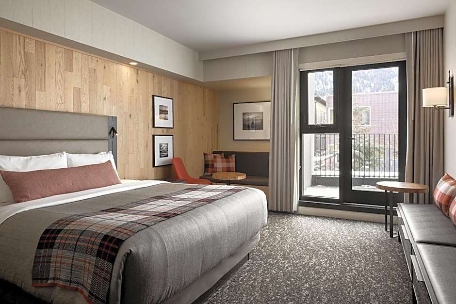 Peaks Hotel and Suites