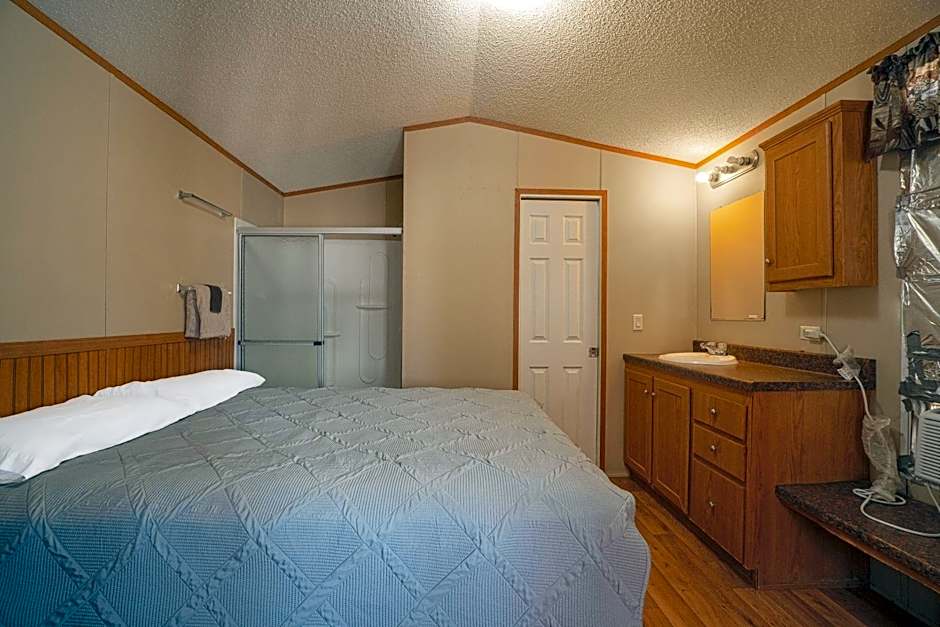 Grand Eagle Ford Lodge & RV Park