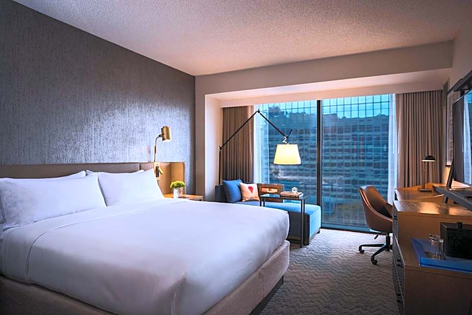 Renaissance by Marriott Toledo Downtown Hotel