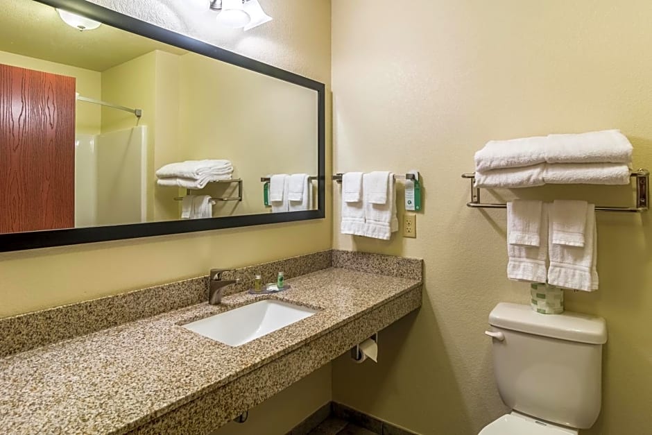 Cobblestone Hotel & Suites - Torrington