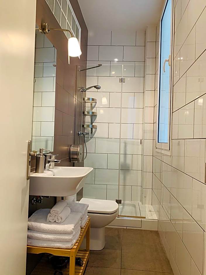 Super Balmes Guest House