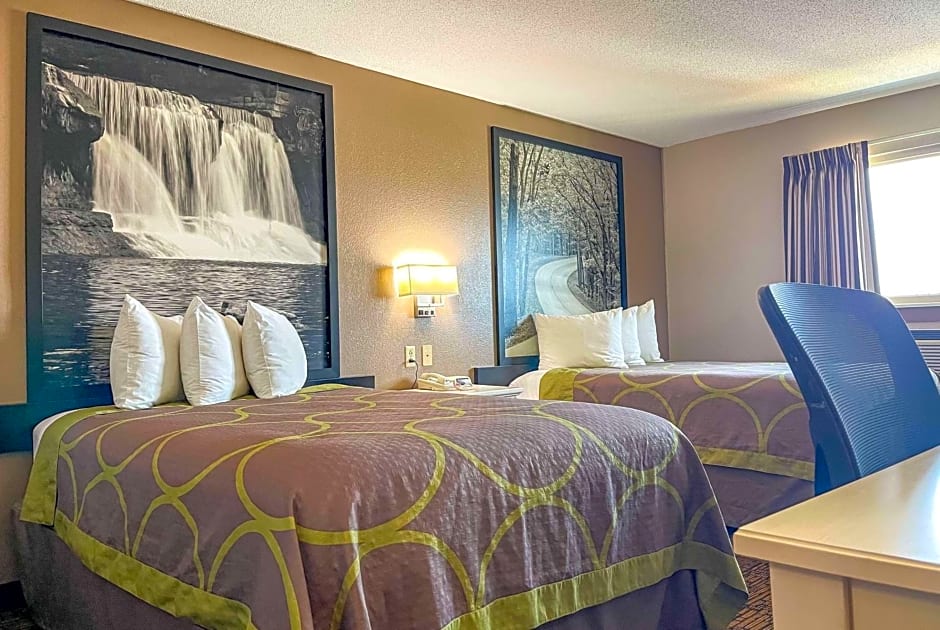 Super 8 by Wyndham Indianapolis Emerson