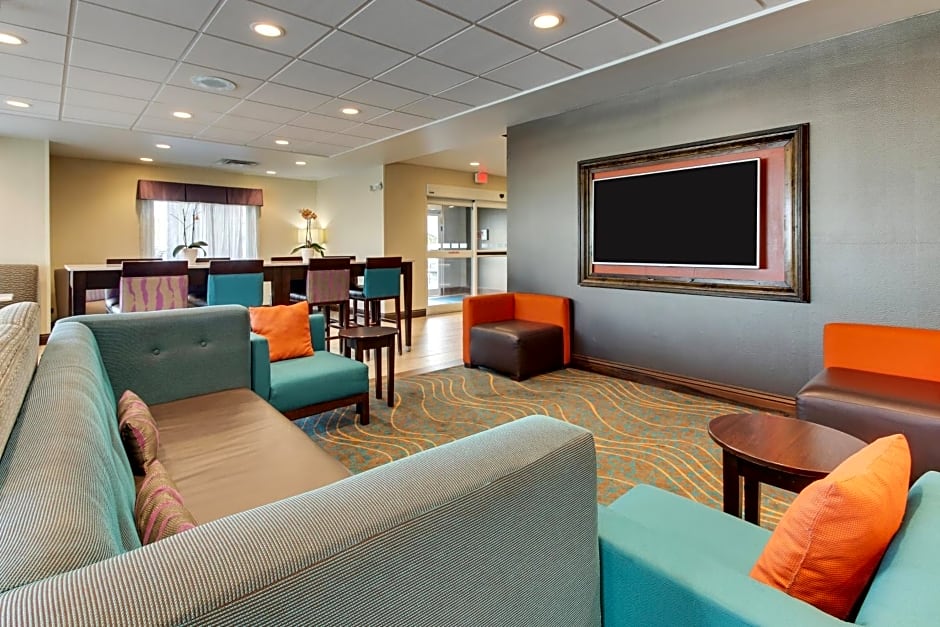 Holiday Inn Express & Suites Cheektowaga North East By IHG