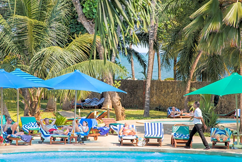 Travellers Beach Hotel & Club