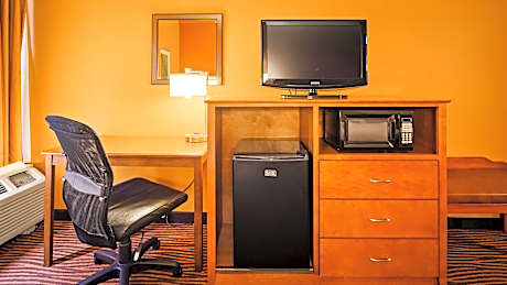 1 KING BED,NO SMOKING,HI SPEED NET,MICROWAVE,REFRIG,FULL BREAKFAST