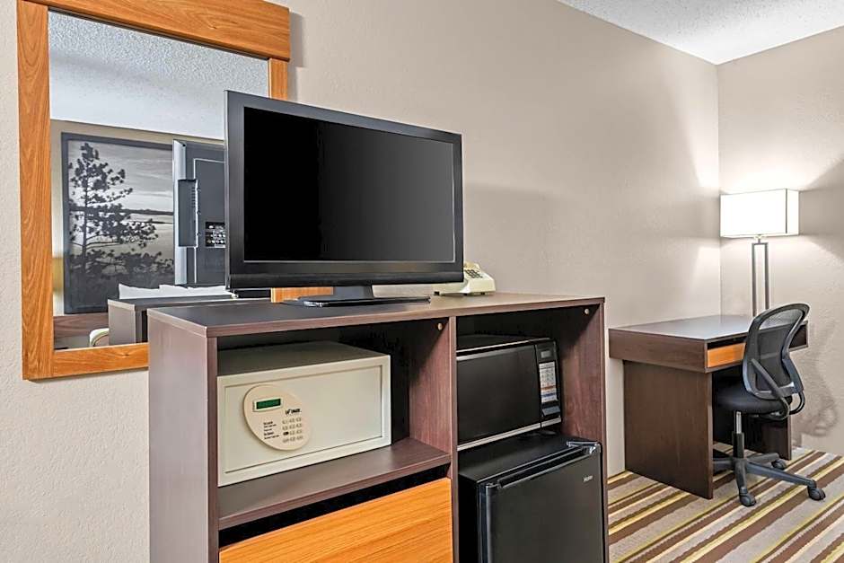 Super 8 by Wyndham Blue Earth