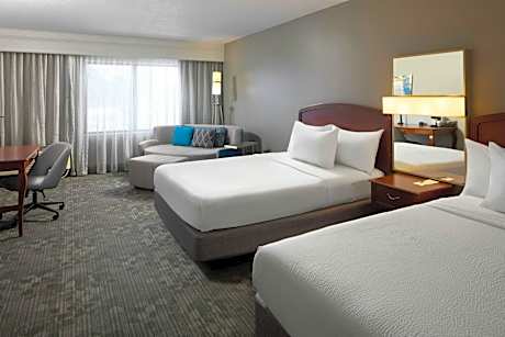 Queen Room with Two Queen Beds - Hearing Accessible