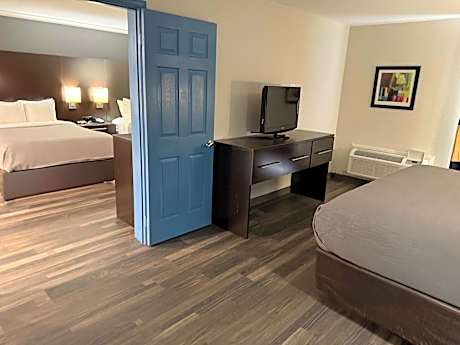 King Suite with One King and Two Double Beds - Non-Smoking