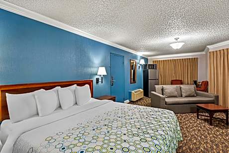 Suite King with Spa Bath Non-Smoking