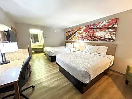Queen Room with Two Queen Beds - Poolside/First Floor/Non-Smoking
