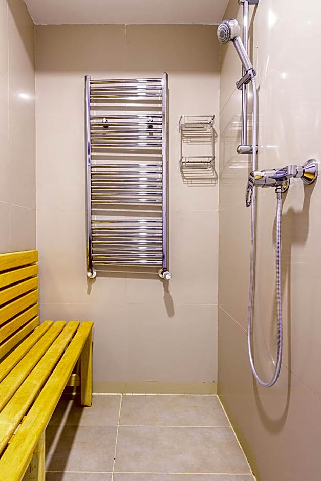 Hotel Christina Plus