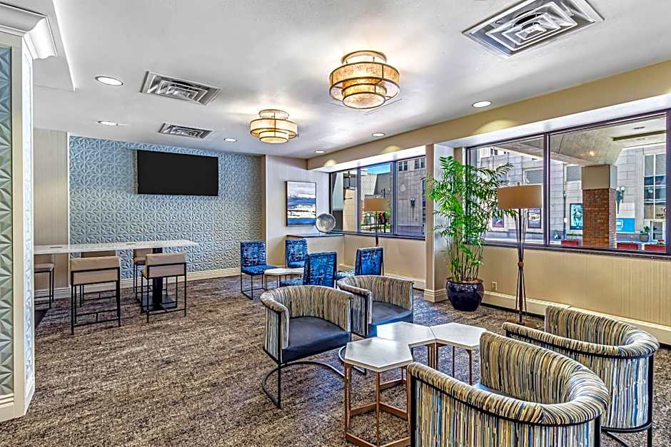 DoubleTree By Hilton Milwaukee Downtown