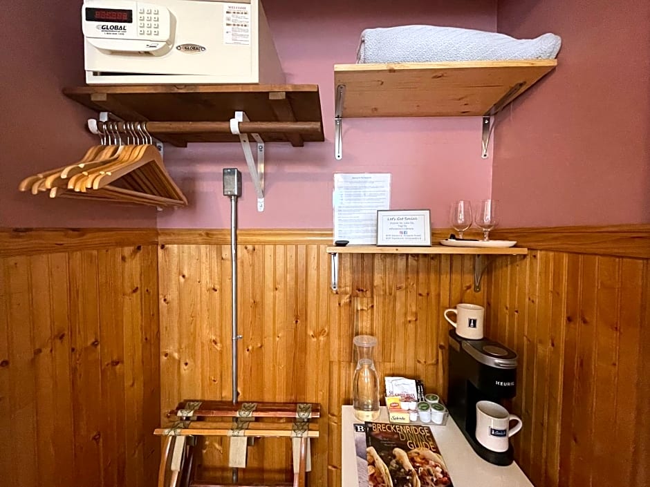Fireside Inn & Hostel