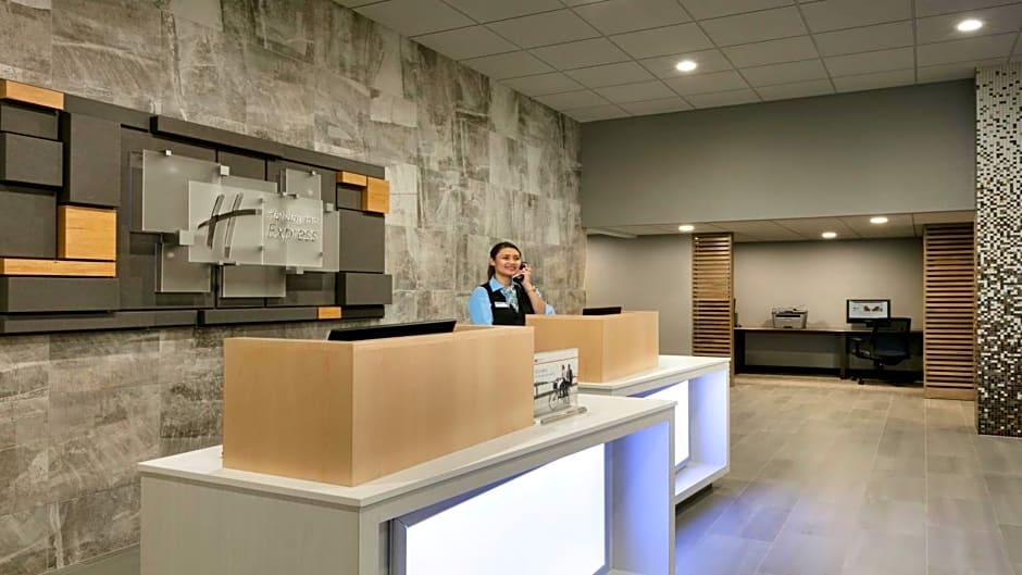 Holiday Inn Express Williamsbrg Busch Gardens Area By IHG