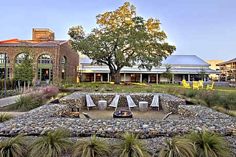 Cavalry Court, by Valencia Hotel Group