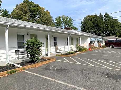 Heart of the Berkshires Motel