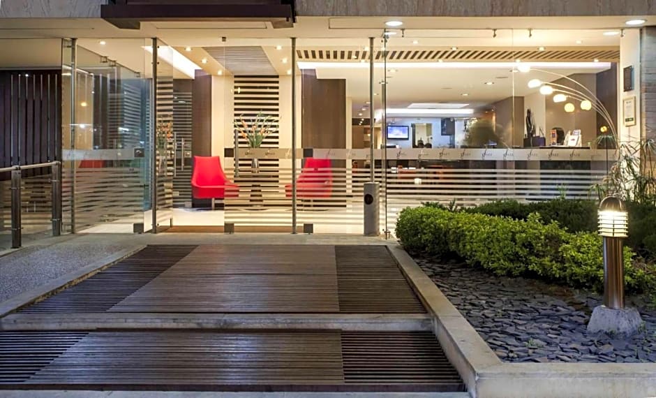 Blue Doors Jazz Apartments