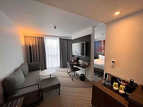 Junior Suite with 1 Queen Size Bed and 1 Convertible Double Sofa