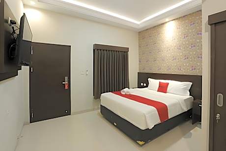 RedDoorz Plus near Solo Paragon Mall