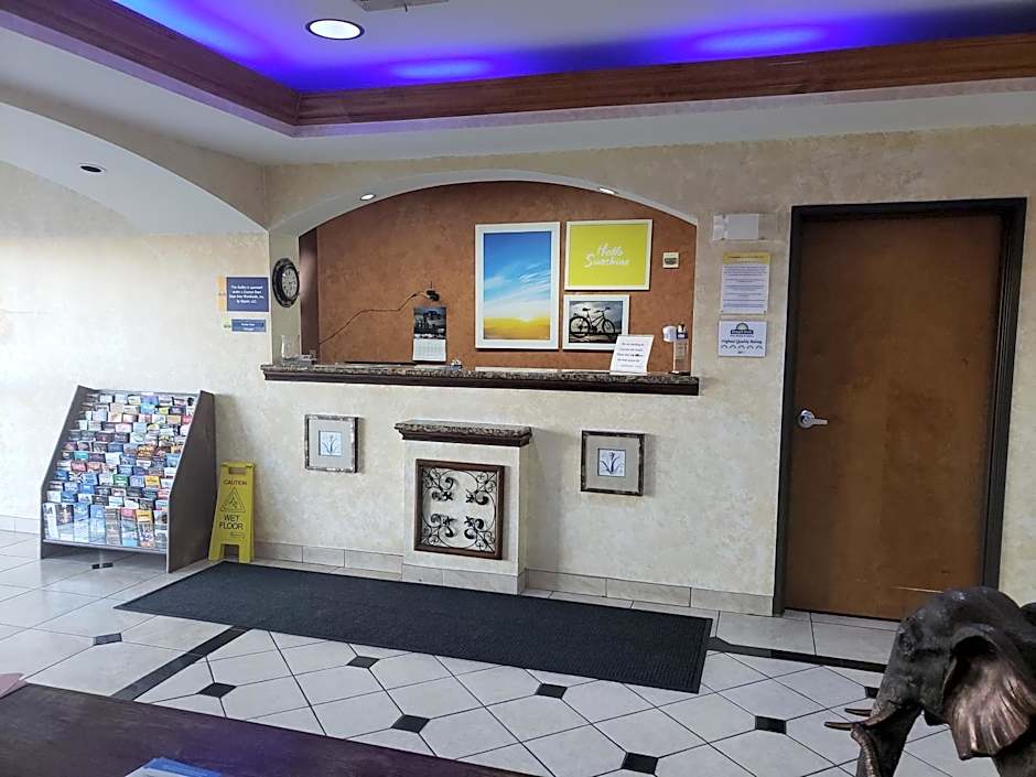 Days Inn & Suites by Wyndham Cleburne TX