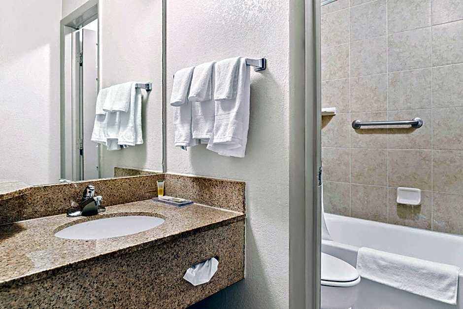 Days Inn & Suites by Wyndham Warren