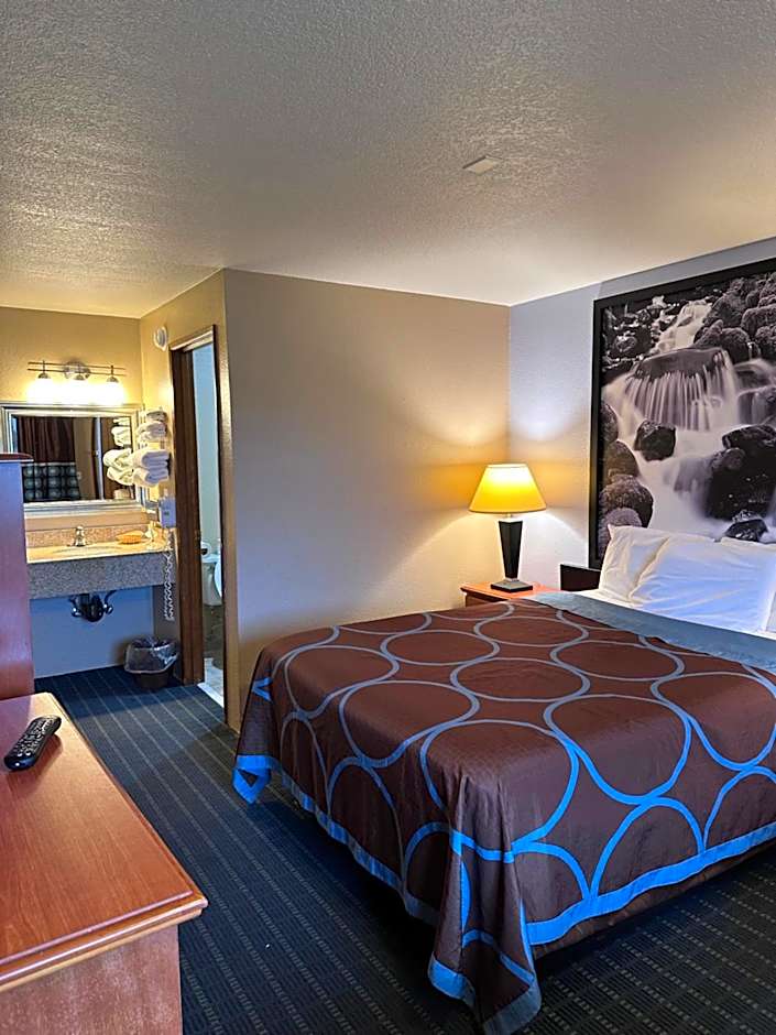 Super 8 by Wyndham Vancouver East