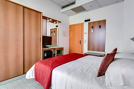 Double or Twin Room with Sea View