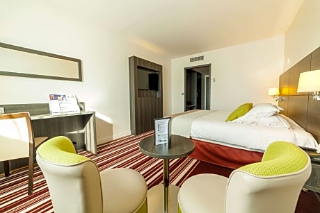 1 King Bed, Standard Room, Spacious, Sound Proof, Bathroom With Italian Shower, Mini Bar, Satellite 