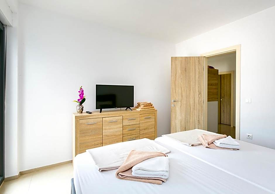 Deneris - App with Private Pool