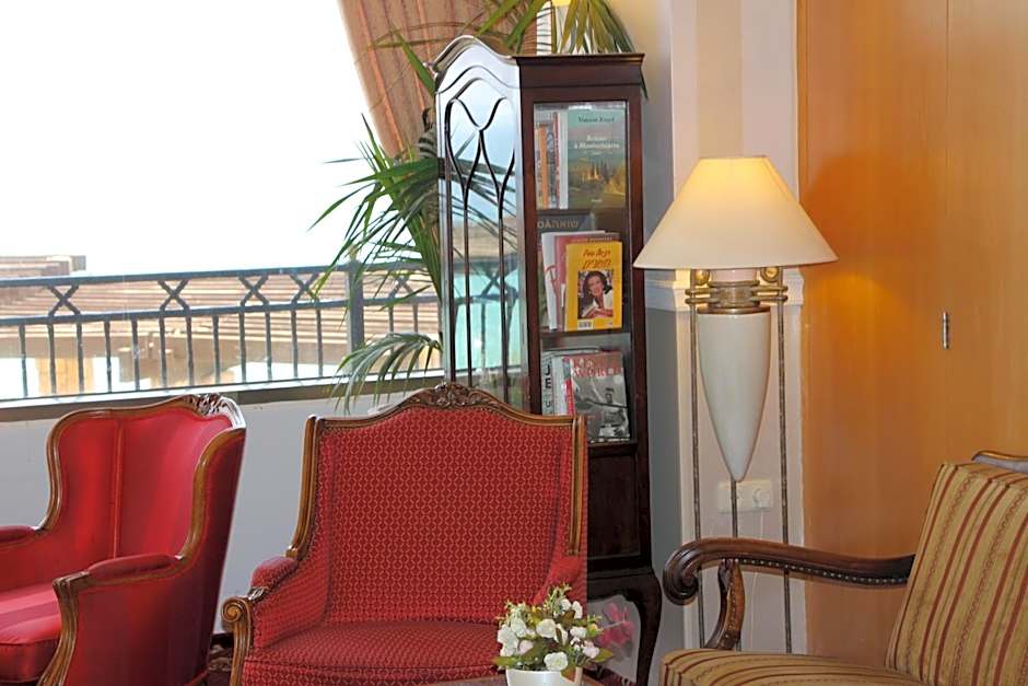 The Seasons Hotel -Studio & Suite