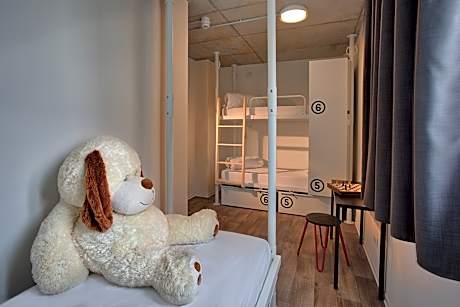 7 beds - private room