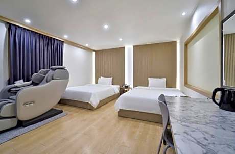 Family Twin Room