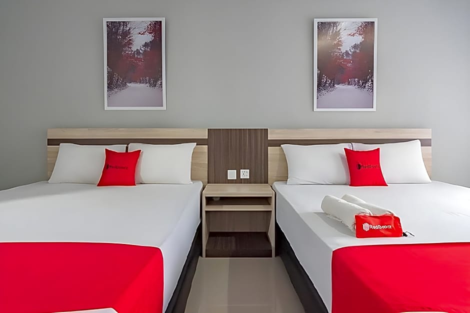 RedDoorz Plus @ Otista Garut