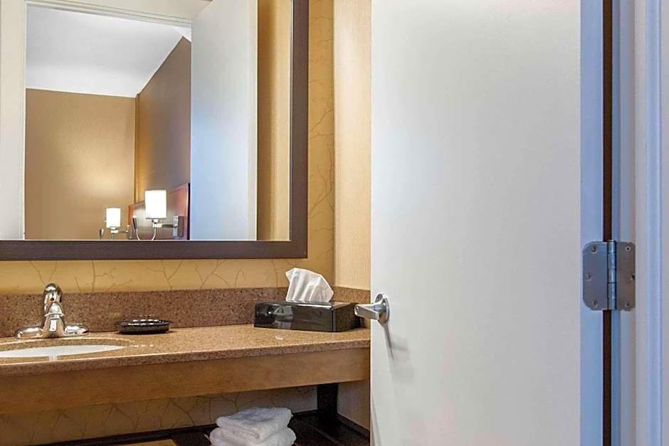 Quality Hotel & Suites Gander