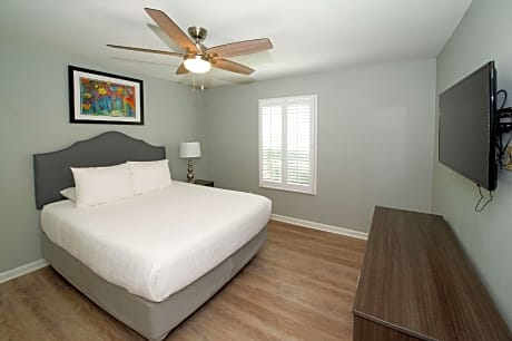 1 King Bed, 1 Queen Bed, Suite, Nonsmoking