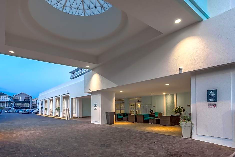 Holiday Inn Resort Oceanfront at Surfside Beach by IHG