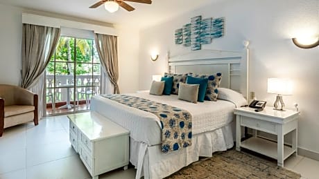 Family Junior Suite (3 Adults + 1 Child)