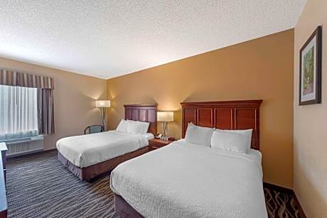 2 Queen Beds, Non-Smoking, Wireless High-Speed Internet, Microwave And Refrigerator, Table With Chai