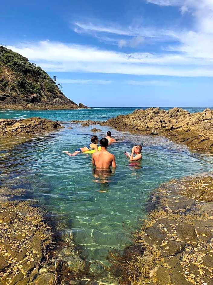 Tipi and Bobs Waterfront Lodge